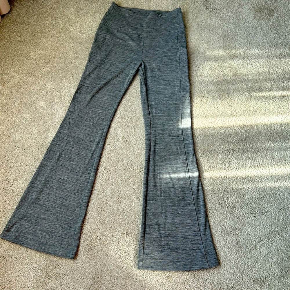 Lou & Grey Flare Leggings